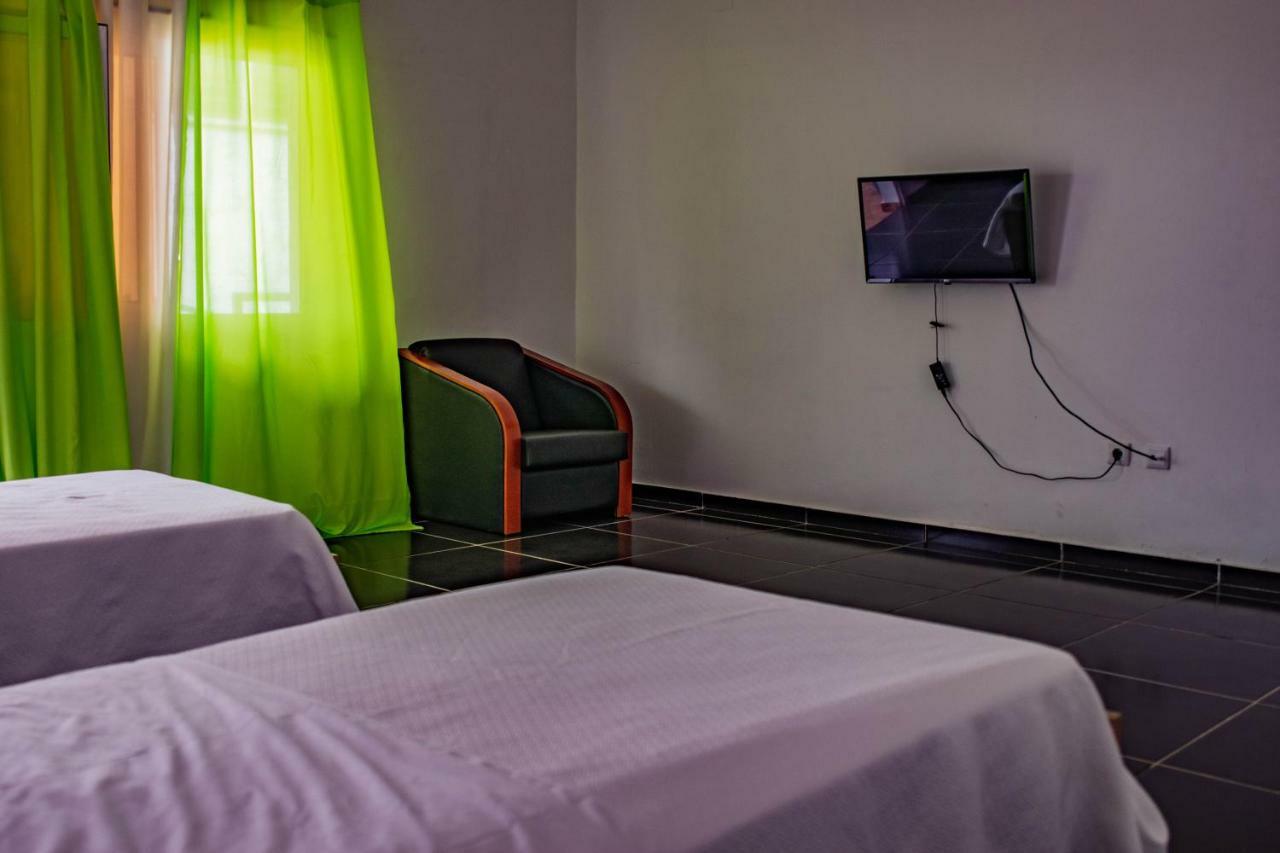 Hotel Vitoria Сан-Томе Экстерьер фото