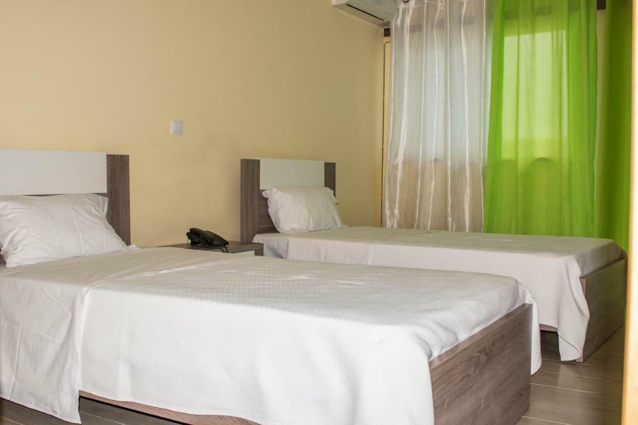 Hotel Vitoria Сан-Томе Экстерьер фото