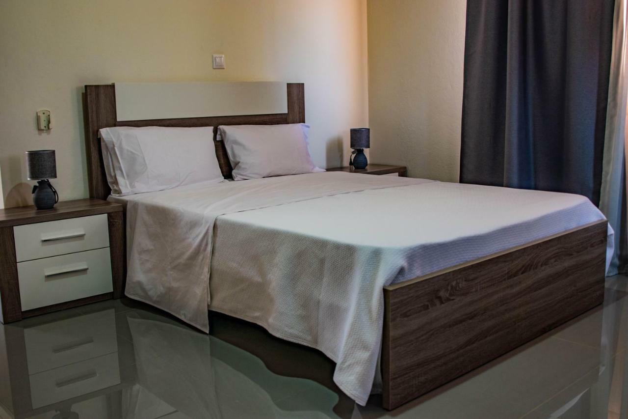 Hotel Vitoria Сан-Томе Экстерьер фото